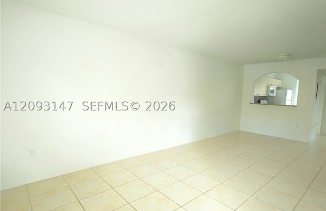 940 NE 33rd Ter Gallery 2