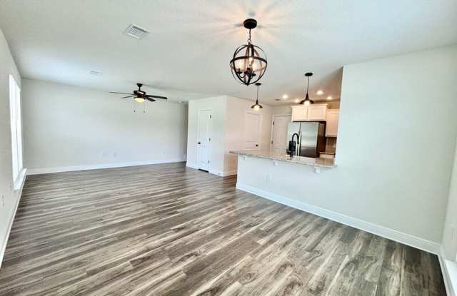 5031 Peach Drive Gallery 3