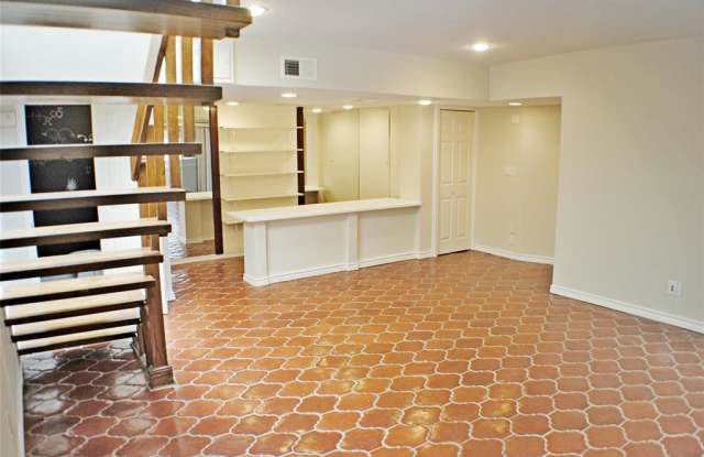 2415 Shakespeare Street Gallery 3