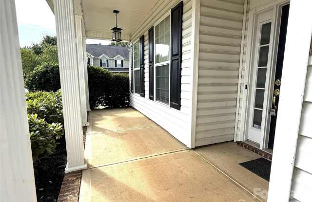 16727 Macanthra Drive Gallery 3