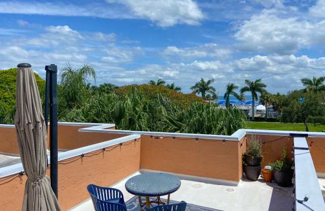 918 N Shore Dr Ne - 918 North Shore Drive Northeast, St. Petersburg, FL 33701