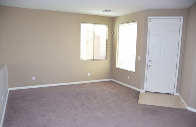 SPACIOUS 4 BEDROOM 3 FULL BATH TWO-STORY HOME IN NW Gallery 4
