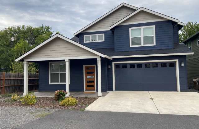 Furnished Home in the Heart of Hood River! photos photos
