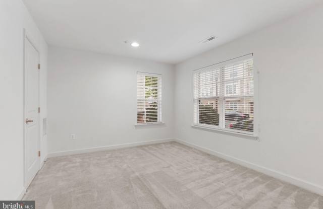 9811 WOOD GLEN Terrace Gallery 4
