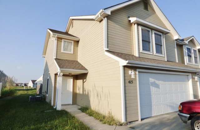 4 bedroom 2.5 bathroom duplex located in a quiet neighborhood! photos photos