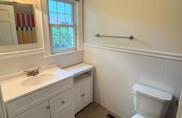 3-bedroom, 2 bath home close to downtown saint joseph Gallery 3
