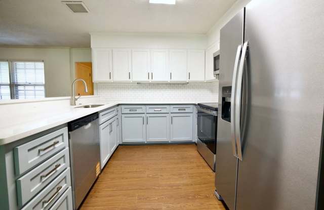 1030 Cumberland Dr photos photos