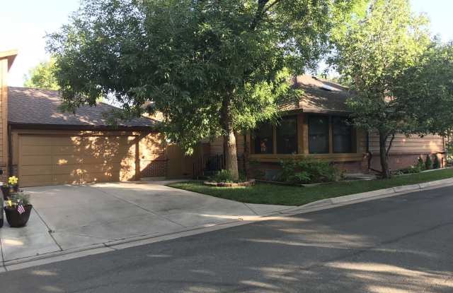 142 S Eagle Circle - 142 Eagle Circle, Aurora, CO 80012