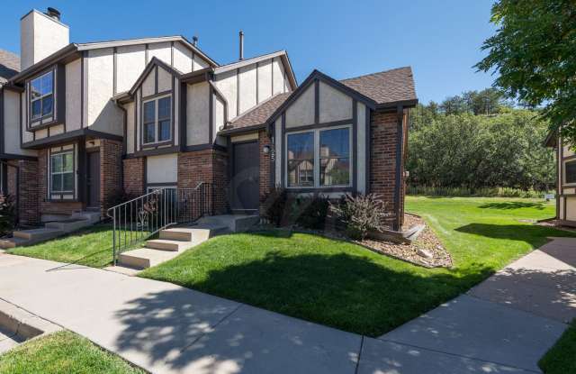 End unit 3 bedroom townhome near Ute Valley Park photos photos