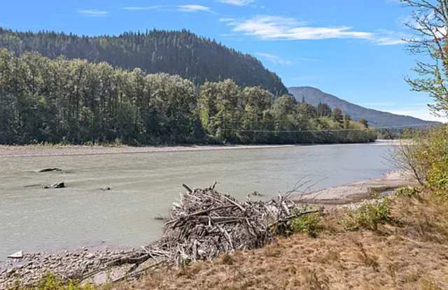 14341 Washington 530 photos photos