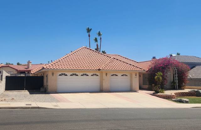 Laughlin Estates Custom Built Pool Home Gallery 3