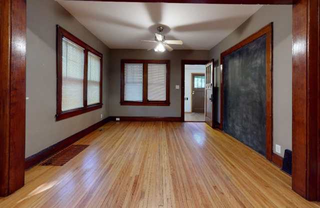 Affordable 6-Bedroom House close to U of M Campus Gallery 3