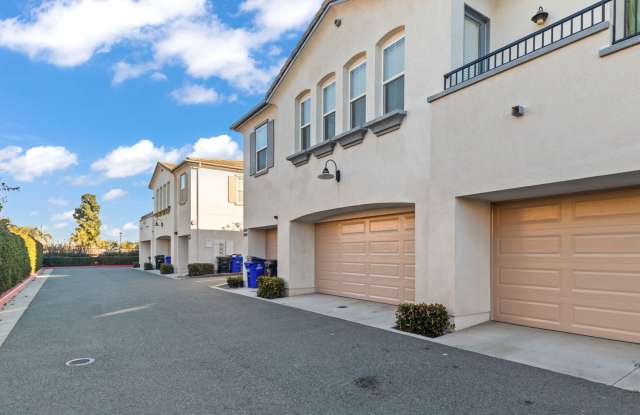 2BR Townhouse in Imperial Beach with Washer/Dryer and Garage! Gallery 4