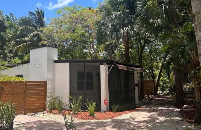 1733 SW 13th Street photos photos