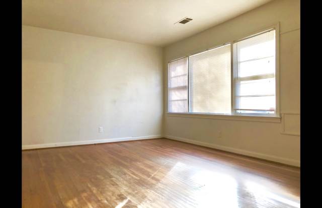 3 Bed 1 Bath in East Point!! Gallery 3