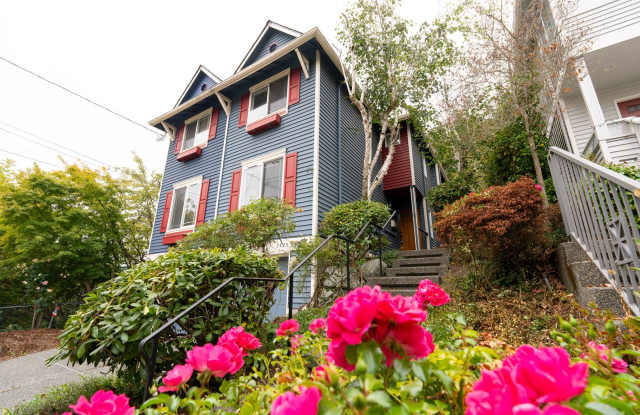 3Bd/3Ba Seattle Townhome Gallery 1