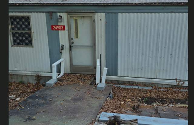 24903 South Oak Street Gallery 2