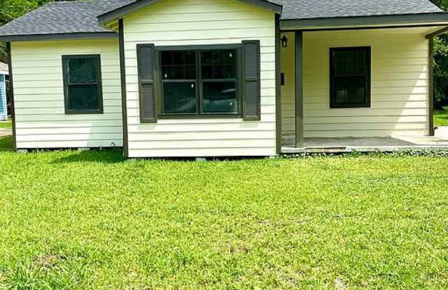 House For Rent 1850 Hebert St, Beaumont, TX 77705 photos photos