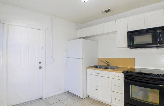 3040-3042 Douglas Ave - 3040 Douglas Avenue, Fort Myers, FL 33916 3040-3042 Douglas Ave - 3040 Douglas Avenue, Fort Myers, FL 33916