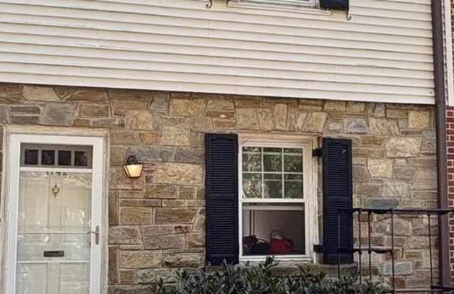 1742 E WEST Highway Gallery 2