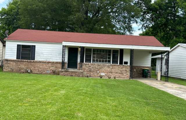 3 Bedroom 2 bathroom home central air and Heat. photos photos