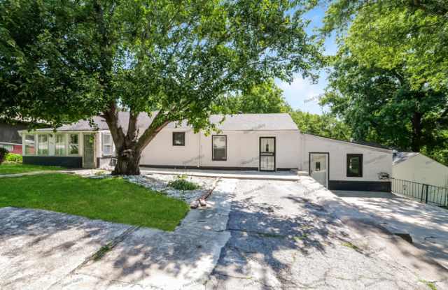 335 North Ash Avenue - 335 North Ash Avenue, Independence, MO 64053