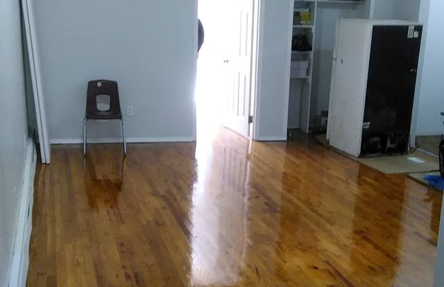 214 Elm St Gallery 3