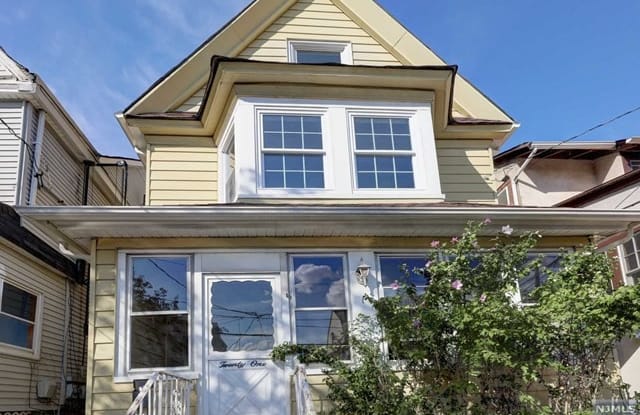 21 Valley Place - 21 Valley Terrace, Edgewater, NJ 07020