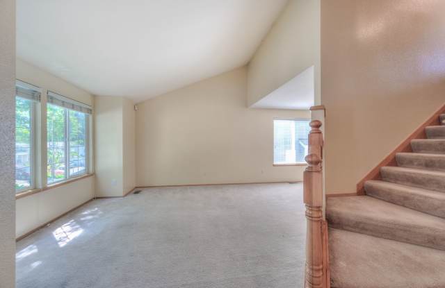 Lovely 4 bedroom in quiet Fairwood neighborhood! Gallery 4