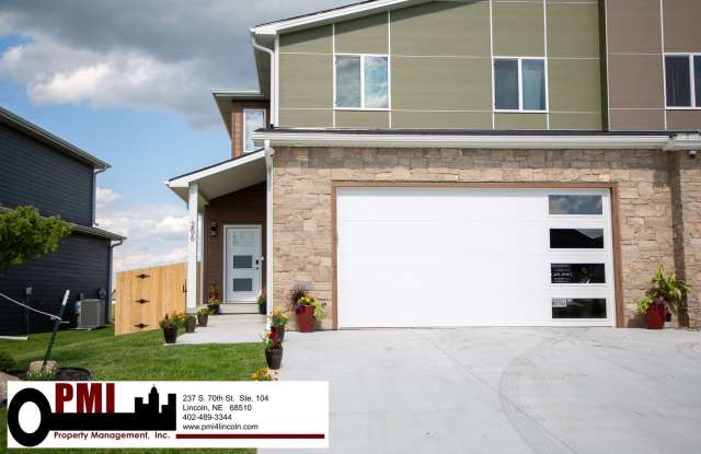 4 Bedroom and 4 bathroom Duplex partially furnished or unfurnished, for Rent photos photos