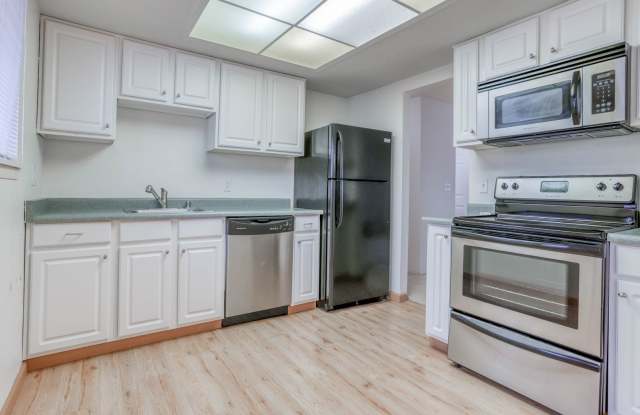 Cute 2 Bedroom Condo in Gated Community! Brand New Carpets!! photos photos