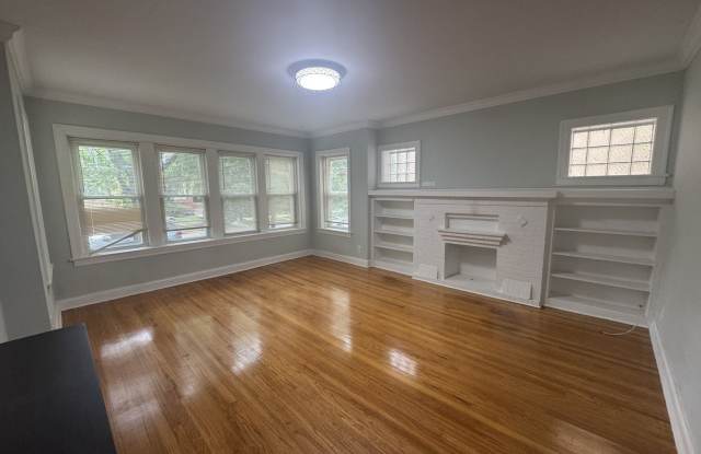5405 N Sawyer Avenue Gallery 2