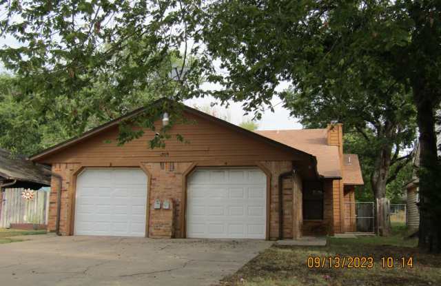 No Pets! - 1509 Northwest Columbia Avenue, Lawton, OK 73507