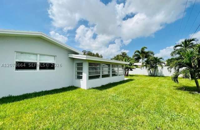 1931 NE 55th Ct Gallery 4