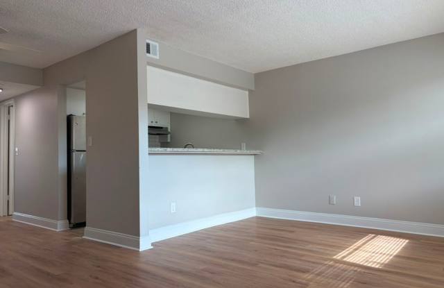 Updated One Bedroom Apartment Near Downtown Gulfport Gallery 3