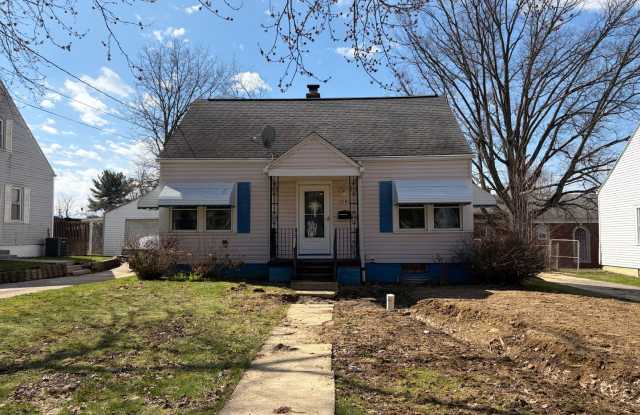 Bright Cape w/ Sunroom, Central Air, Big Basement & Backyard Shed photos photos