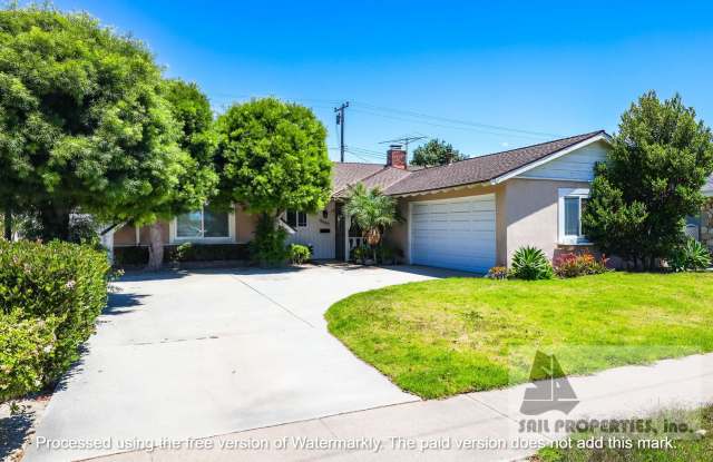 Three-bedroom home with a pool in Fountain Valley photos photos