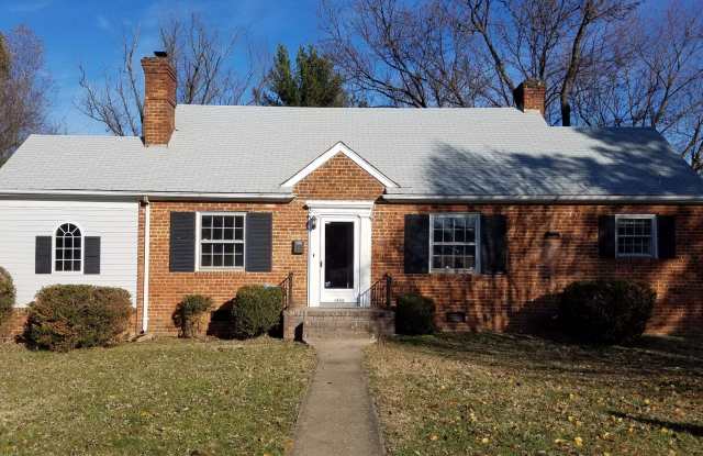 3 BR / 1 BA Fabulous home off Williamsburg Road. Pets considered. Available January 6th, 2020. Gallery 4