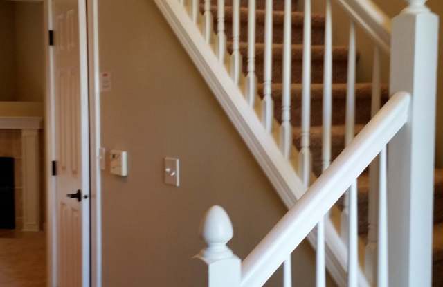 Woodinville Bothell 3 bed 2.5 bath. 2 car garage. Fenced yard Gallery 4