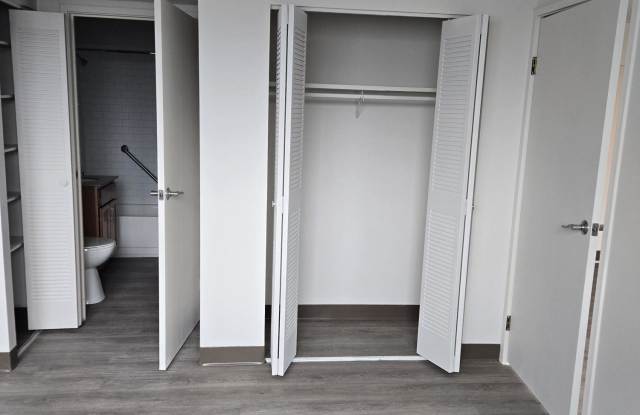 Plaza II - 7777 Holmes Road, Kansas City, MO 64131