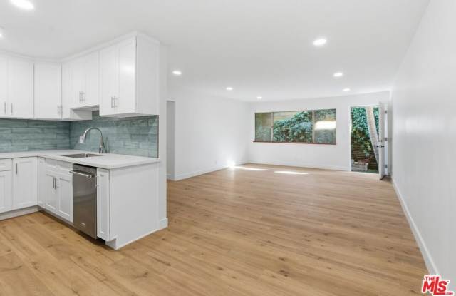 614 6th Ave unit: 2 photos photos