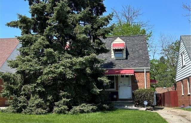 18413 Waterbury Avenue photos photos