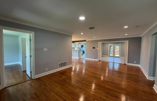 3 Bedroom, 2 Bath Home Close to Woodlawn Park Gallery 4