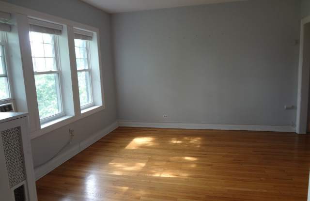 5463 S Ingleside Avenue Gallery 3