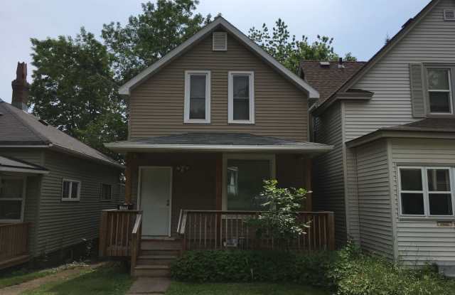 AVAILABLE JUNE- Gorgeous 4 Bed, 1 Bathroom Hillside Home! photos photos