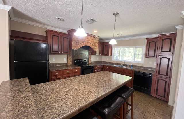 Country Living at it's finest! 4 Bedroom, 2 bath Manufactured home on 1 acre Gallery 4