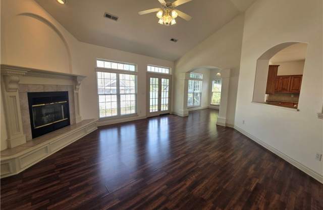302 Cross Creek Drive Gallery 2