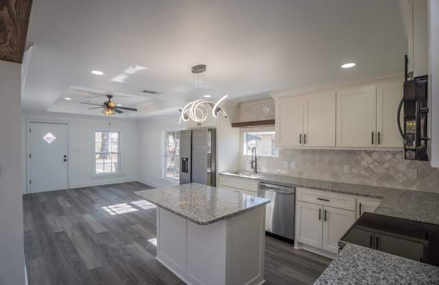 Completely updated 3 bedroom Benton Home Gallery 4