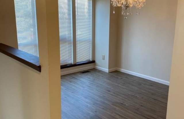 7725 Chatfield Ln Gallery 3