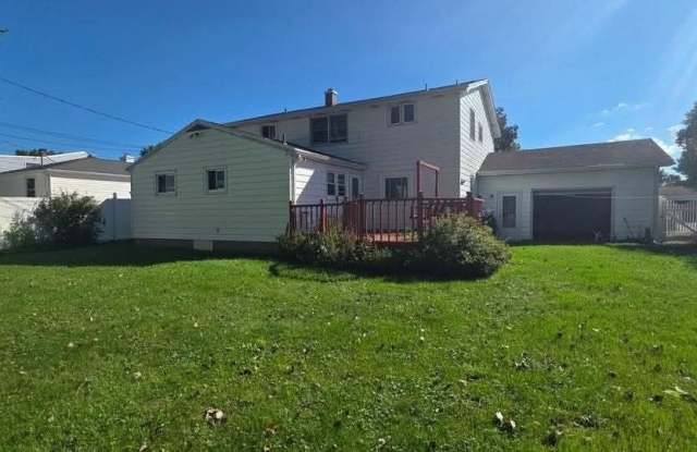 82 Dartwood- Upper Unit Drive Gallery 3